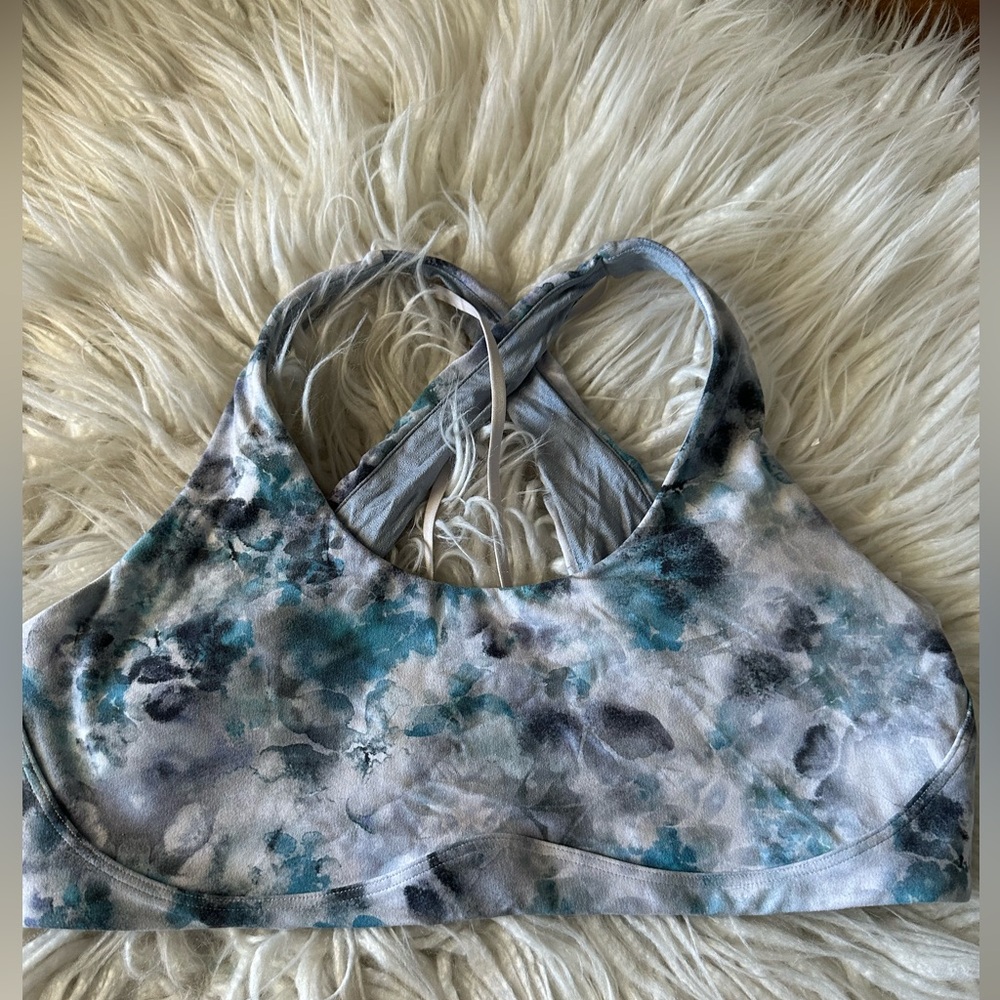 Lululemon Light Support Nulu Yoga Bra blue floral ladies size 12